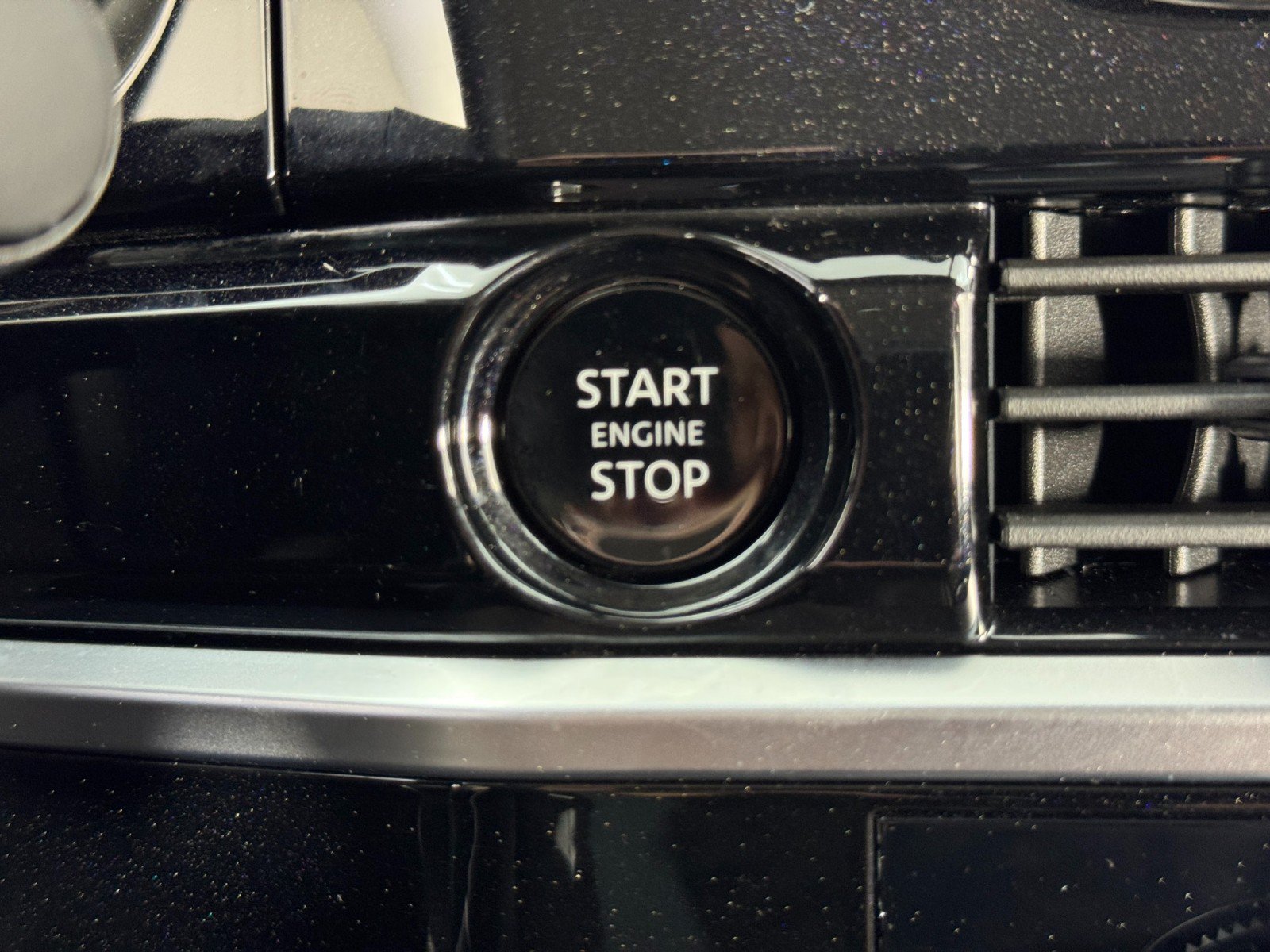 Used 2025 Nissan Pathfinder SL AWD/4WD image 20