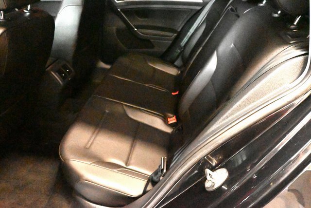 Used 2019 Volkswagen Golf Alltrack S image 8