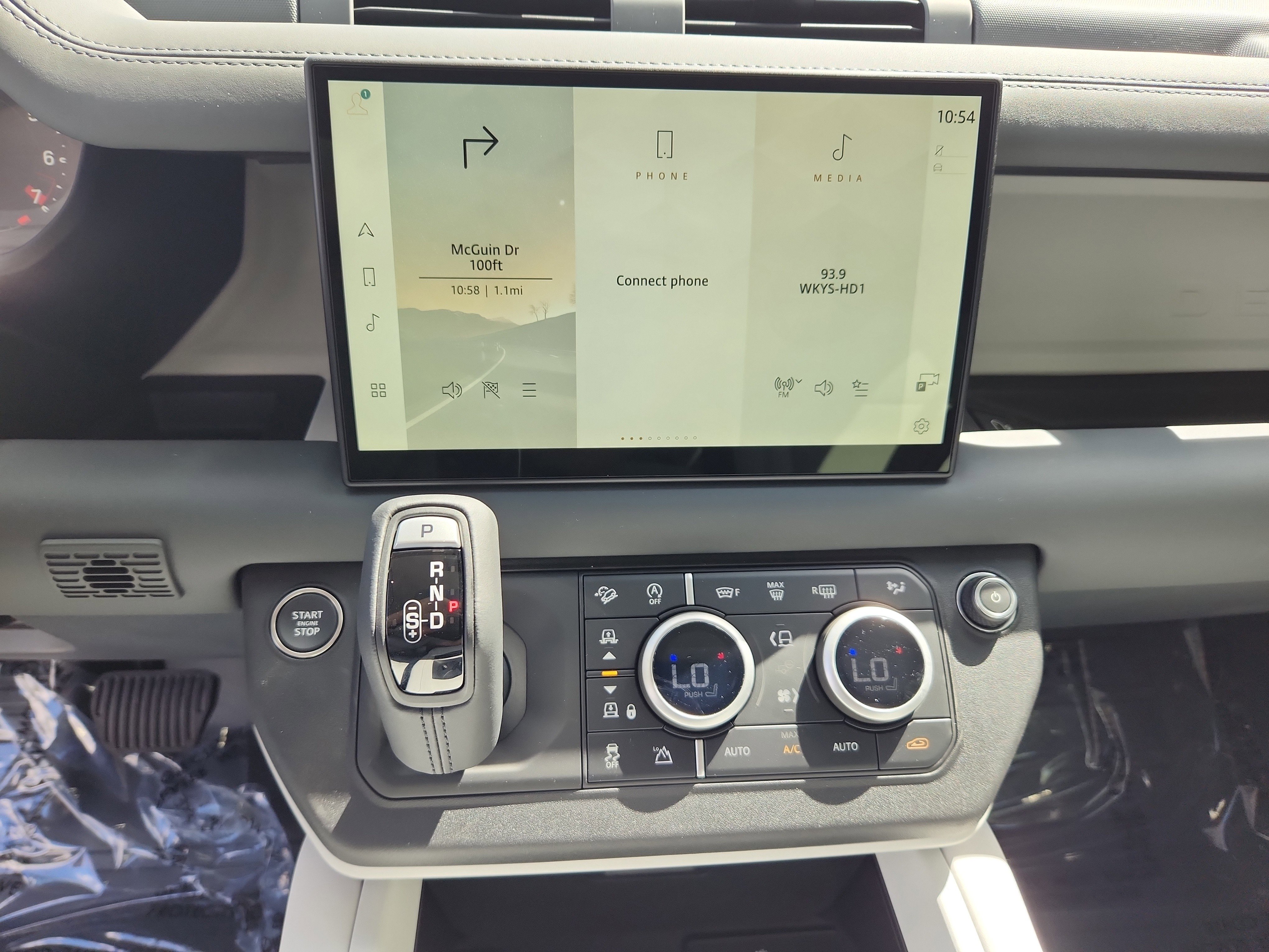 Used 2025 Land Rover Defender 130 S image 15