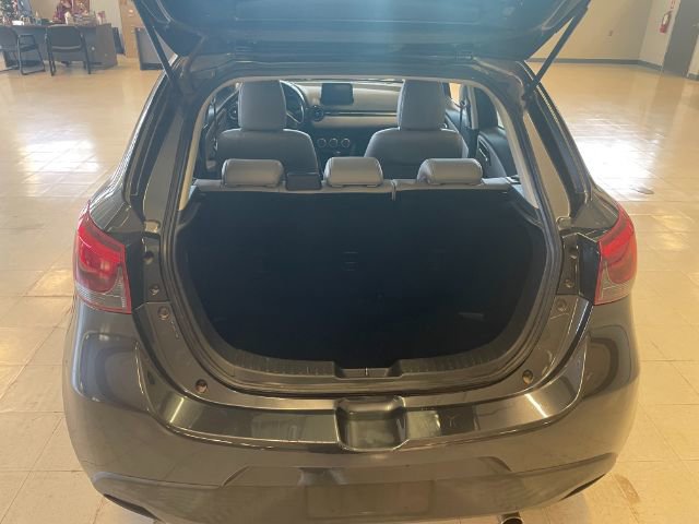 Used 2020 Toyota Yaris XLE image 16