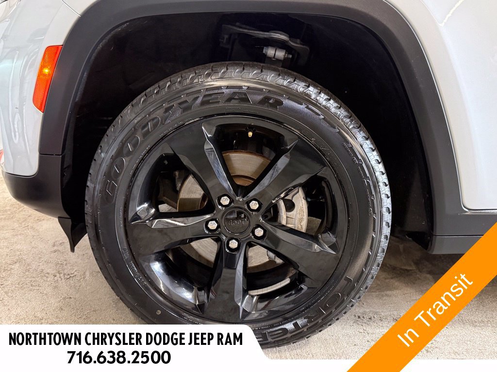 Used 2023 Jeep Grand Cherokee Altitude AWD/4WD image 35