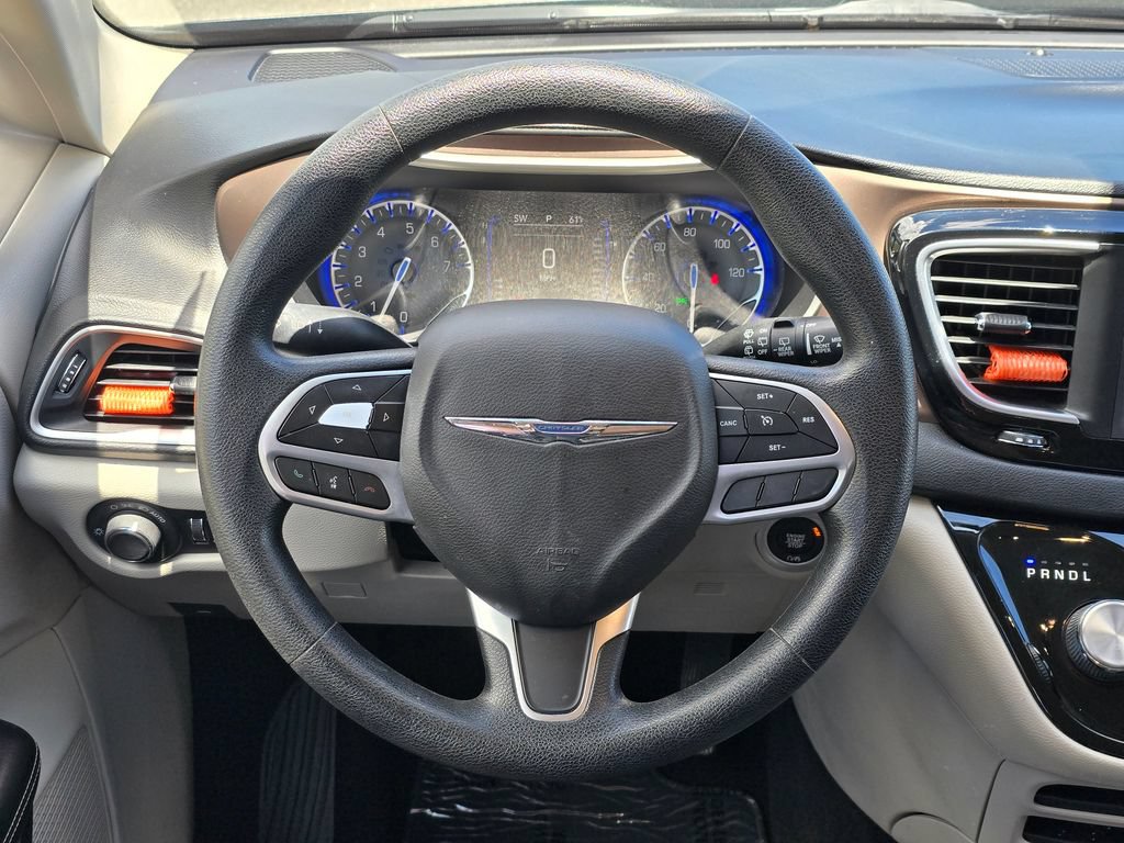 Used 2021 Chrysler Voyager Lxi FWD image 7