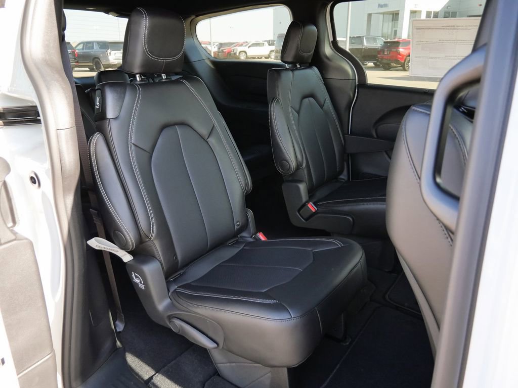 New 2026 Chrysler Pacifica Select image 14