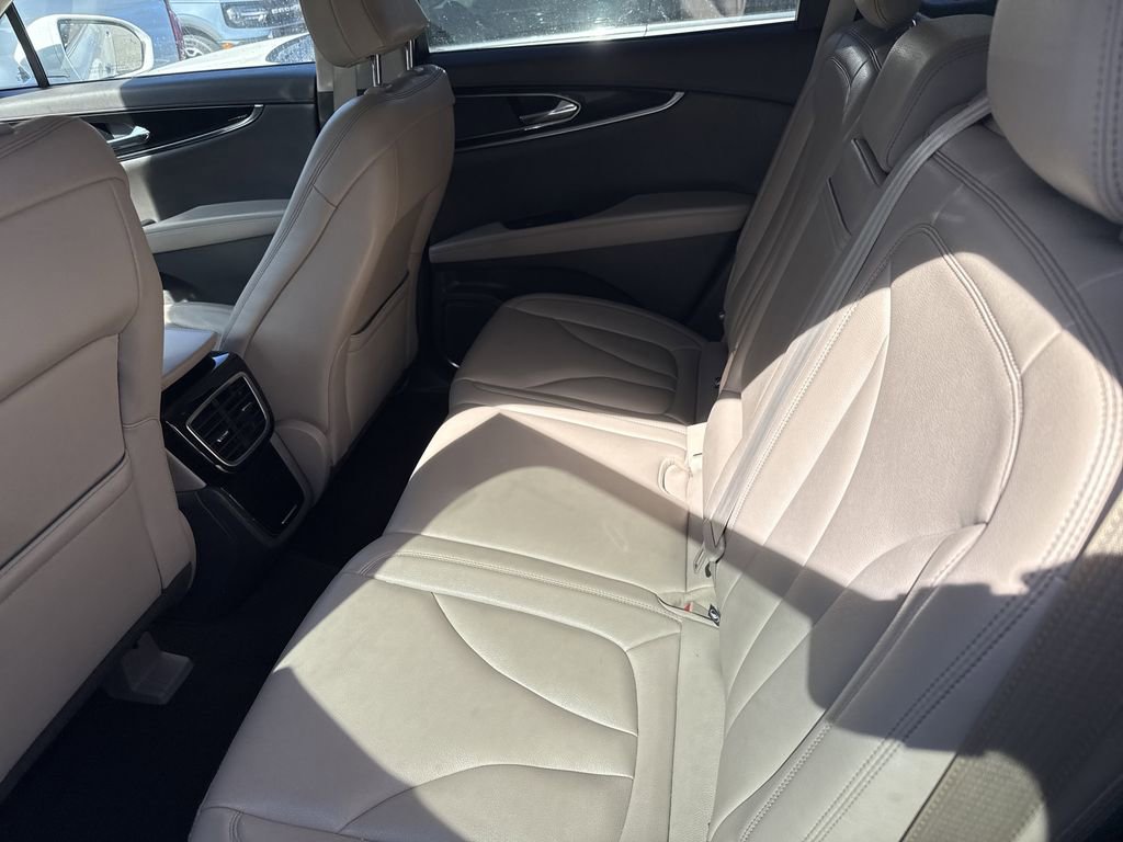 Used 2022 Lincoln Nautilus FWD w/ Premium Package image 13