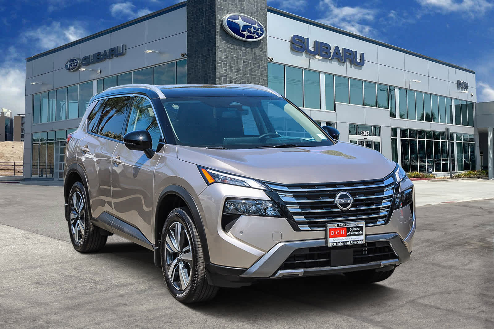 Used 2025 Nissan Rogue SL w/ SL Premium Package image 3