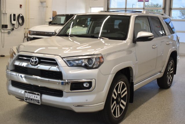 Used 2022 Toyota 4Runner Limited AWD/4WD image 9