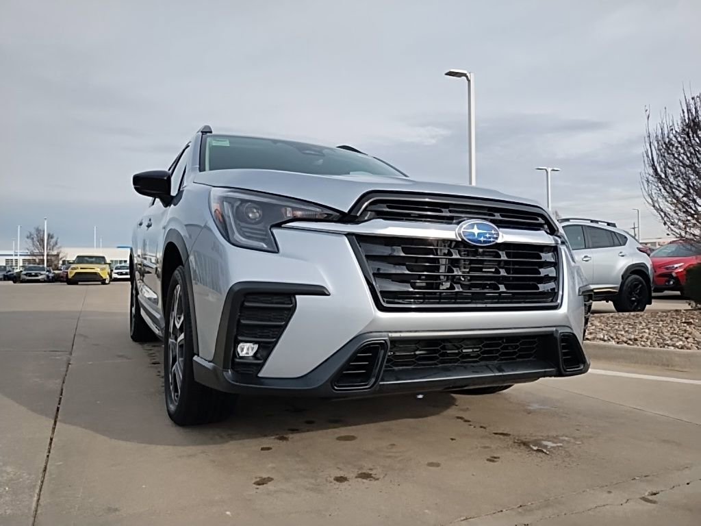 Used 2025 Subaru Ascent Limited image 4