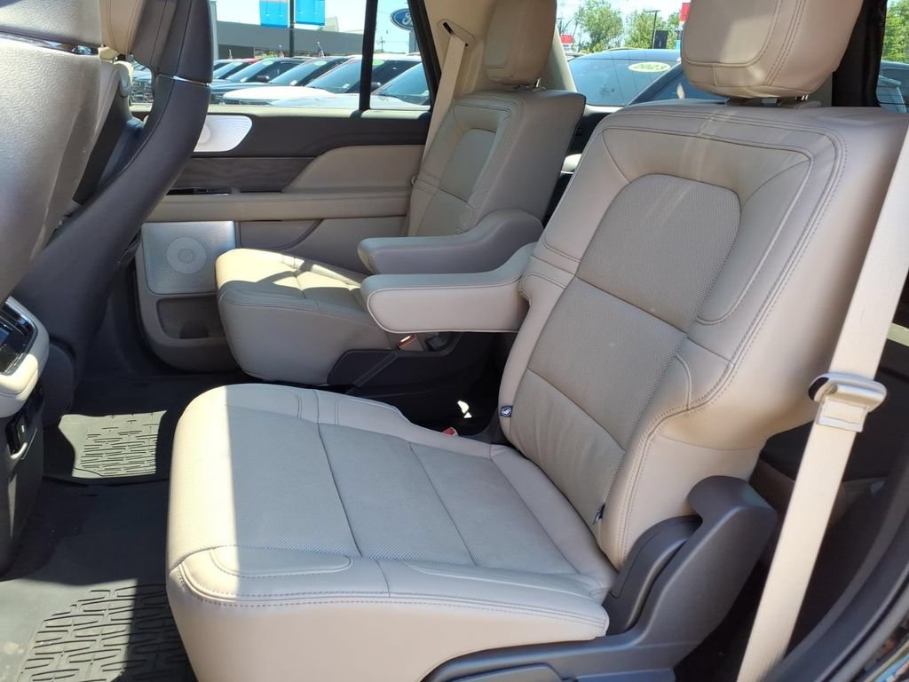 Certified 2024 Lincoln Navigator Reserve AWD/4WD image 17