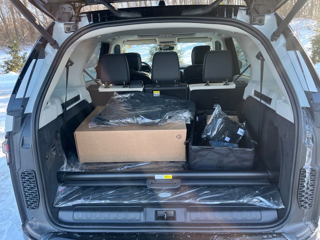 New 2026 Land Rover Discovery Dynamic SE image 21