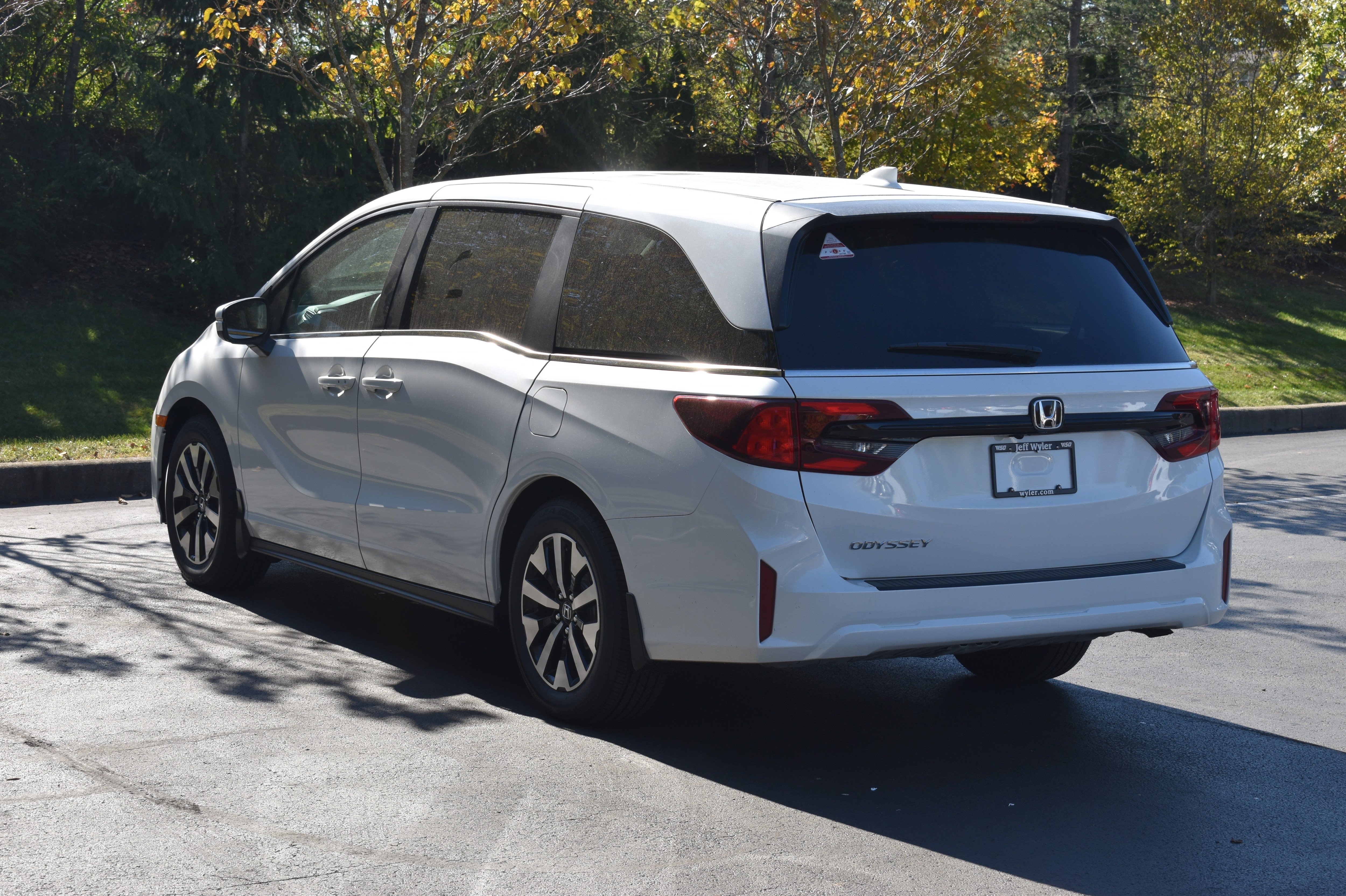 New 2027 Honda Odyssey EX-L image 8