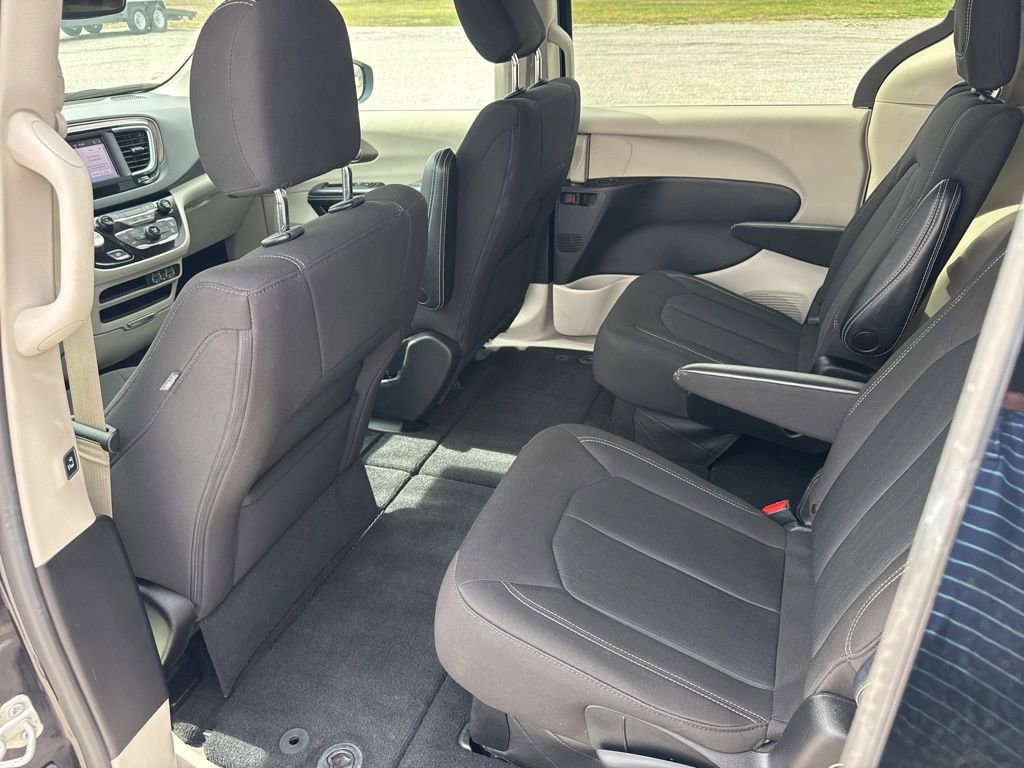 Used 2023 Chrysler Voyager LX image 19