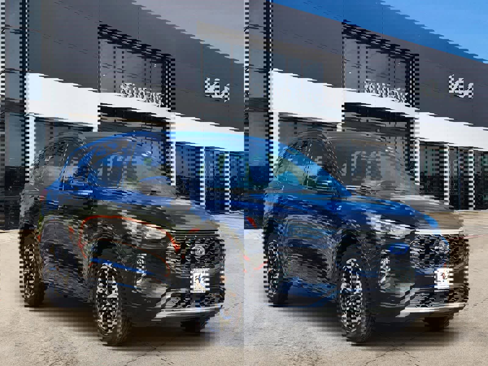 Used 2023 Ford Escape ST-Line Elite w/ Premium Technology Package image 3