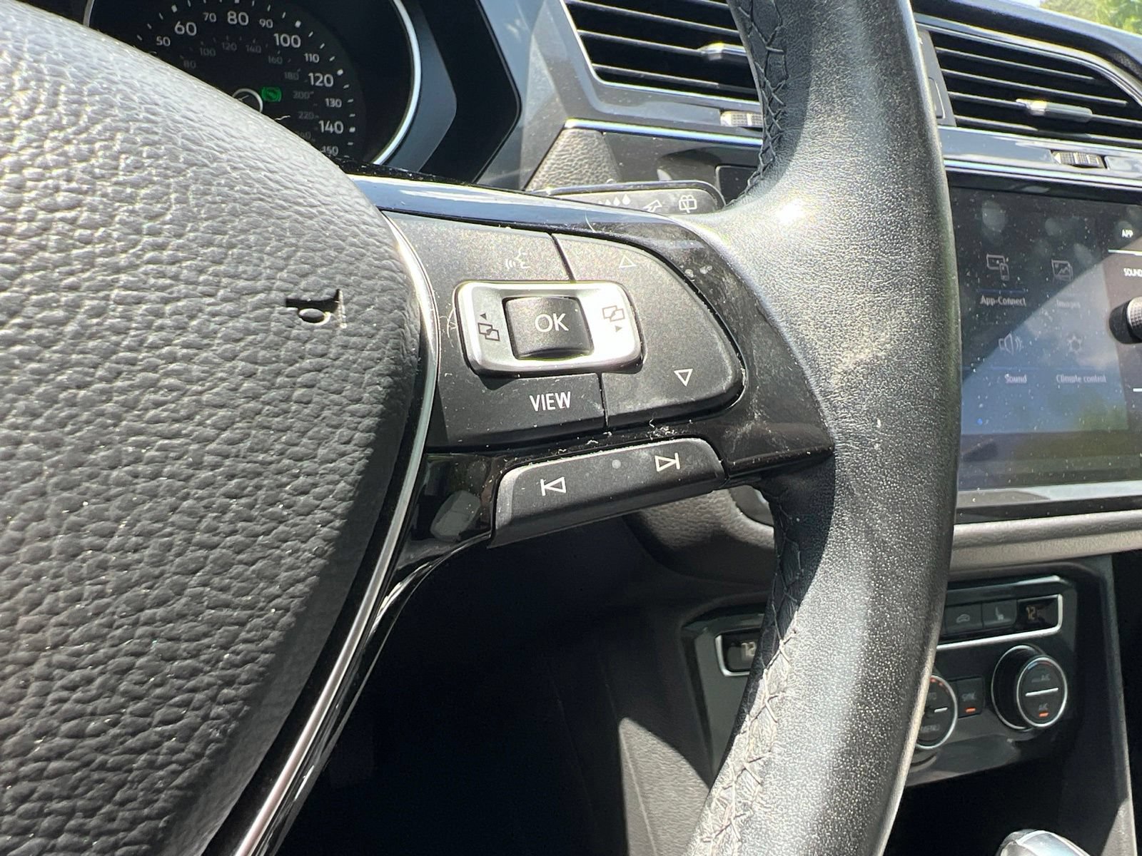 Used 2019 Volkswagen Tiguan SE FWD image 19