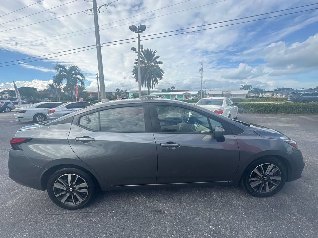 Used 2022 Nissan Versa SV image 7