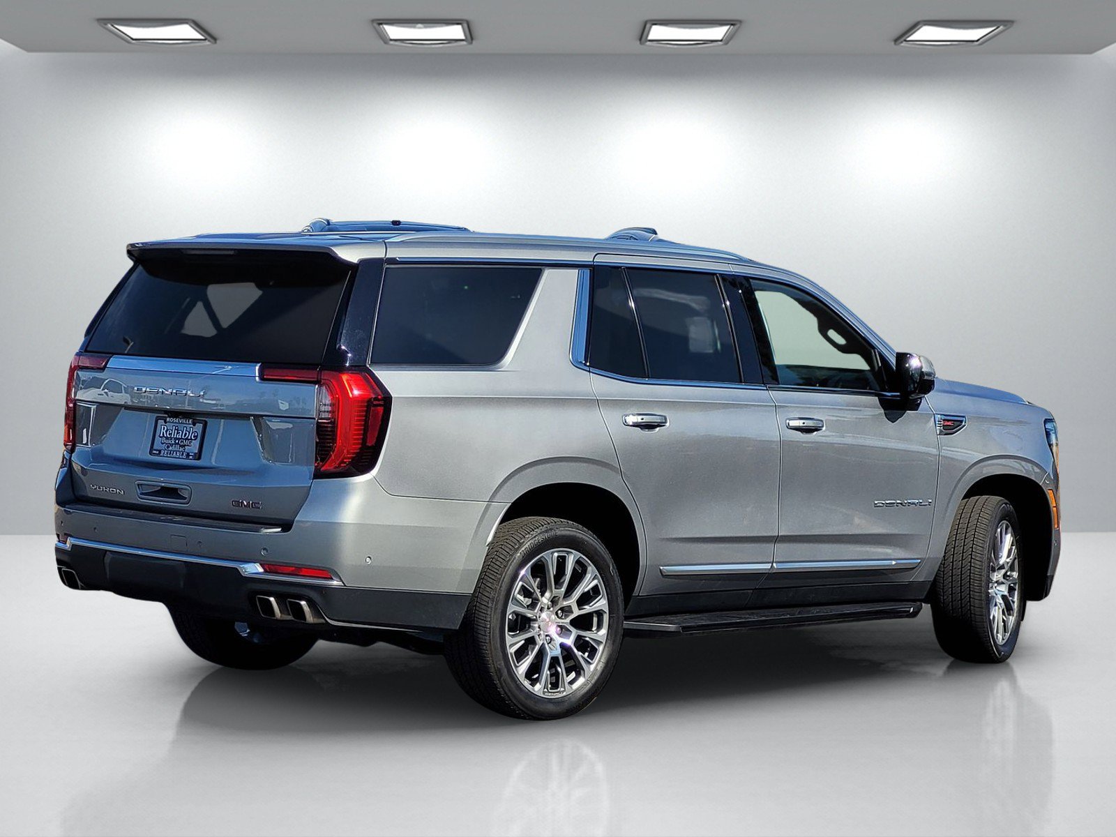Used 2025 GMC Yukon Denali AWD/4WD image 4