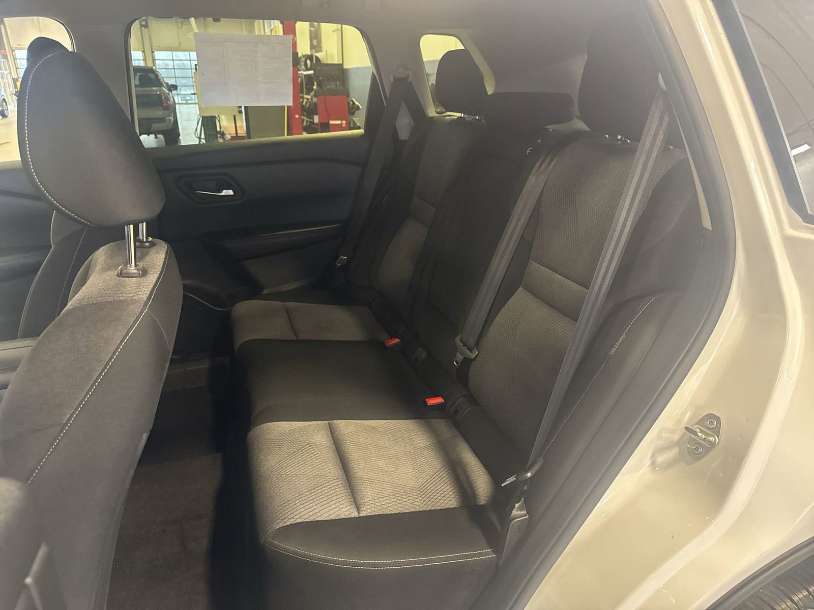 Used 2024 Nissan Rogue SV image 13