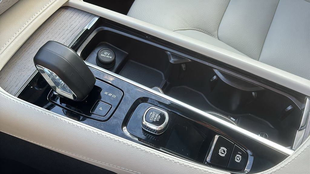 Used 2025 Volvo XC90 B6 Plus AWD/4WD image 22