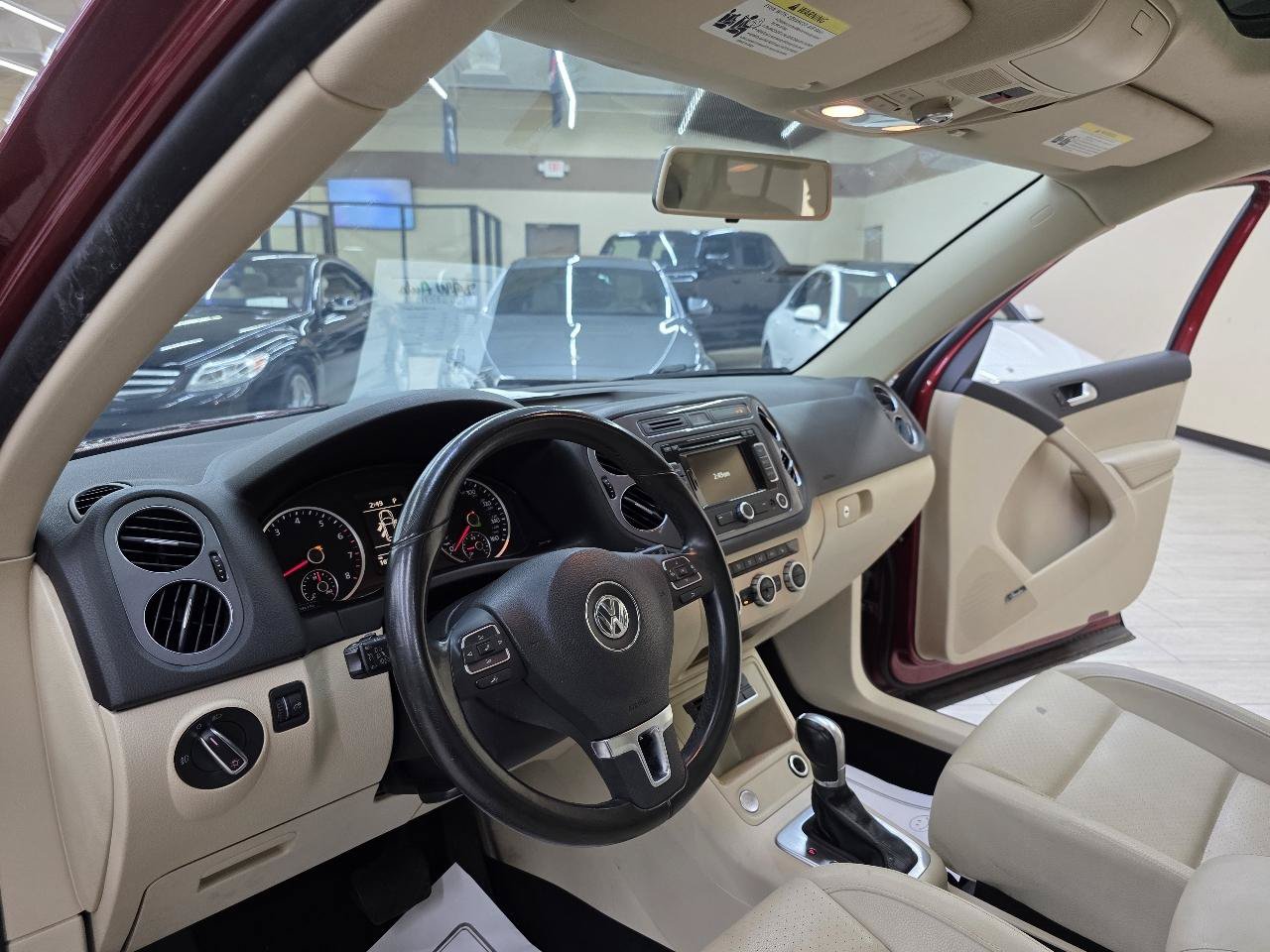 Used 2014 Volkswagen Tiguan SEL FWD image 18