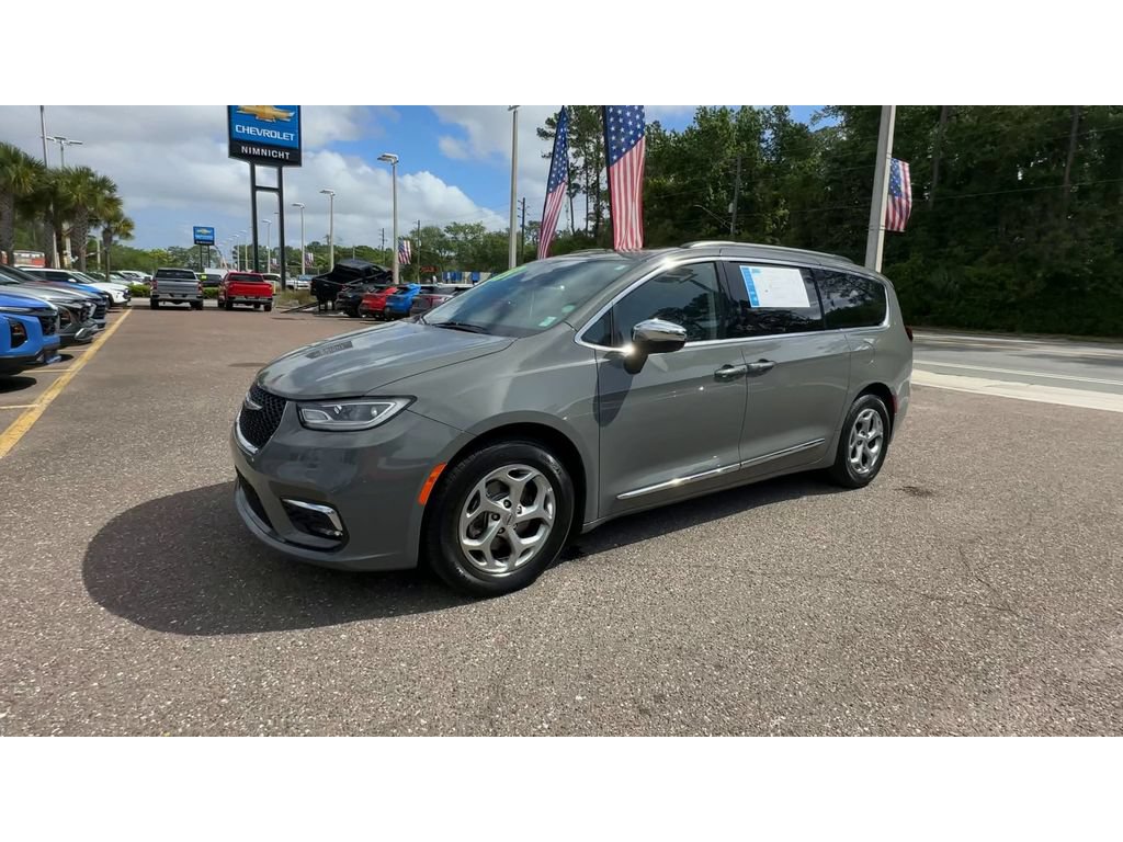 Used 2023 Chrysler Pacifica Limited FWD image 6