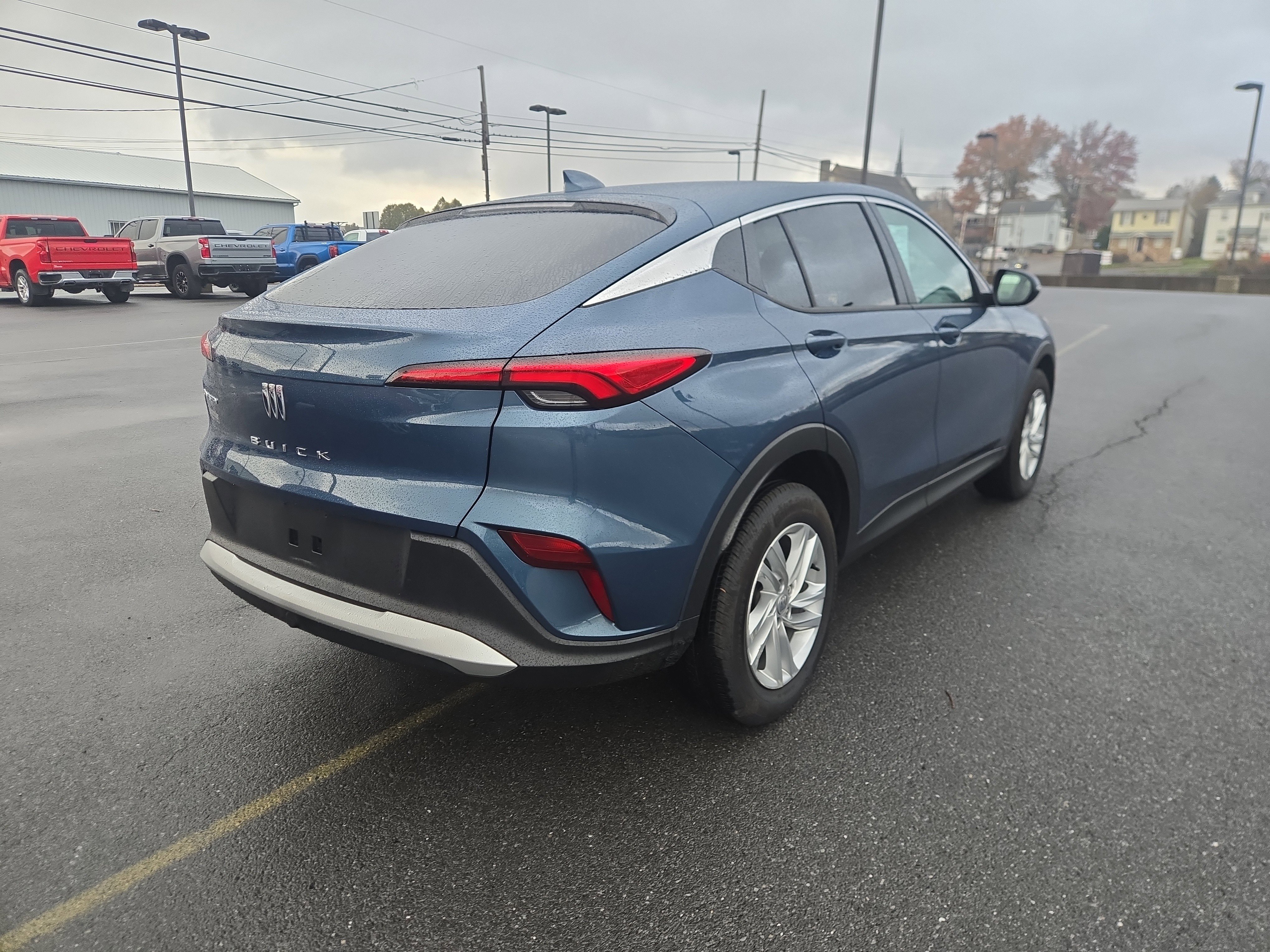 Used 2024 Buick Envista Preferred w/ Advanced Safety Package image 3