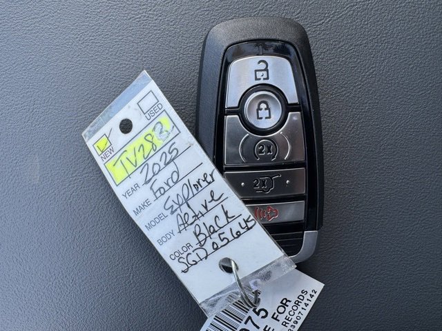 New 2025 Ford Explorer Active w/ Active Comfort Package image 32