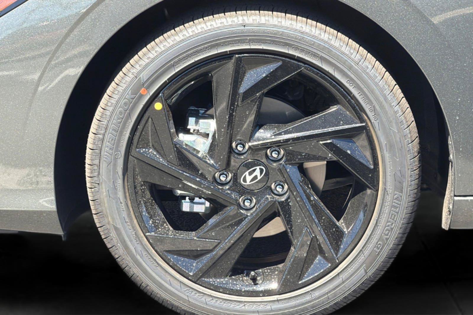 New 2026 Hyundai Elantra SEL Sport FWD image 25