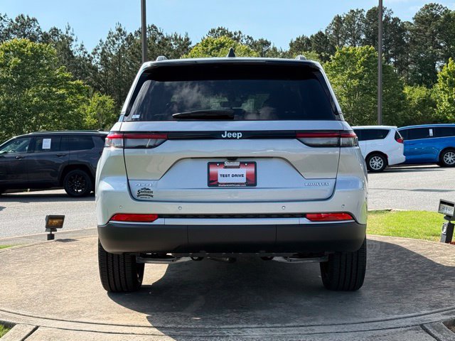 New 2026 Jeep Grand Cherokee Limited w/ Trailer Tow Package AWD/4WD image 6