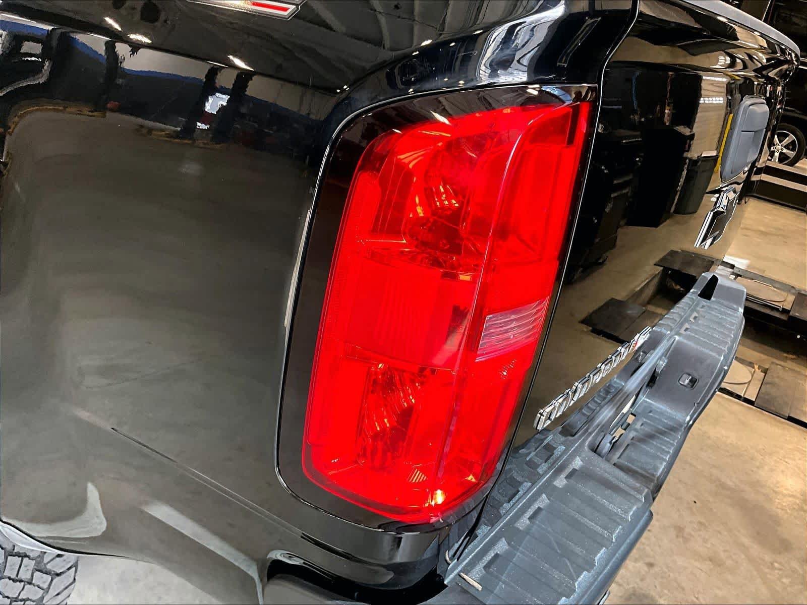 Used 2019 Chevrolet Colorado ZR2 w/ ZR2 Midnight Special Edition image 35
