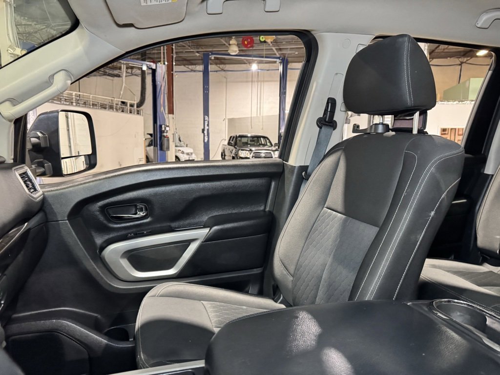 Used 2018 Nissan Titan SV w/ SV Convenience Package image 28