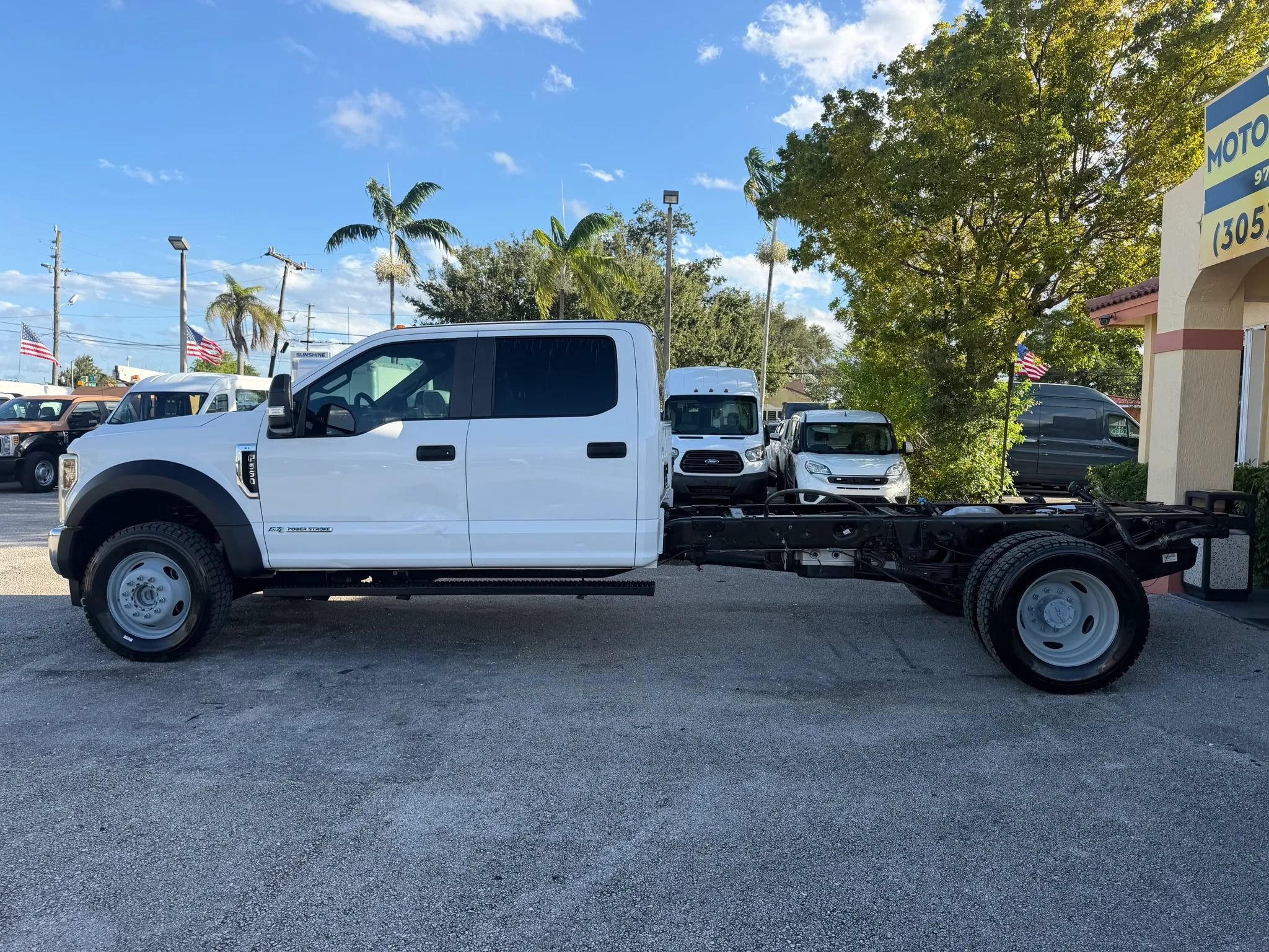 Used 2018 Ford F550 4x4 Crew Cab image 3