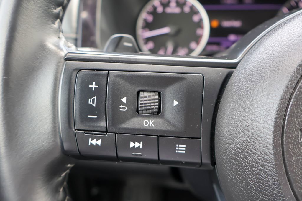 Used 2025 Nissan Pathfinder SV image 13