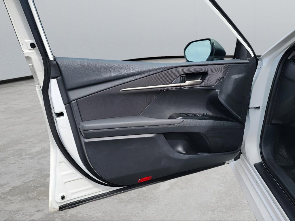 Used 2025 Toyota Camry LE image 9