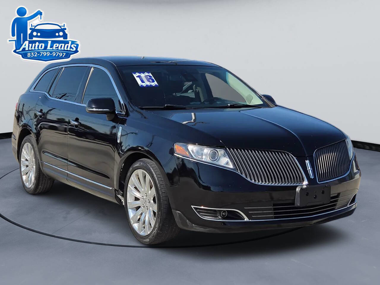 Used 2016 Lincoln MKT AWD image 2