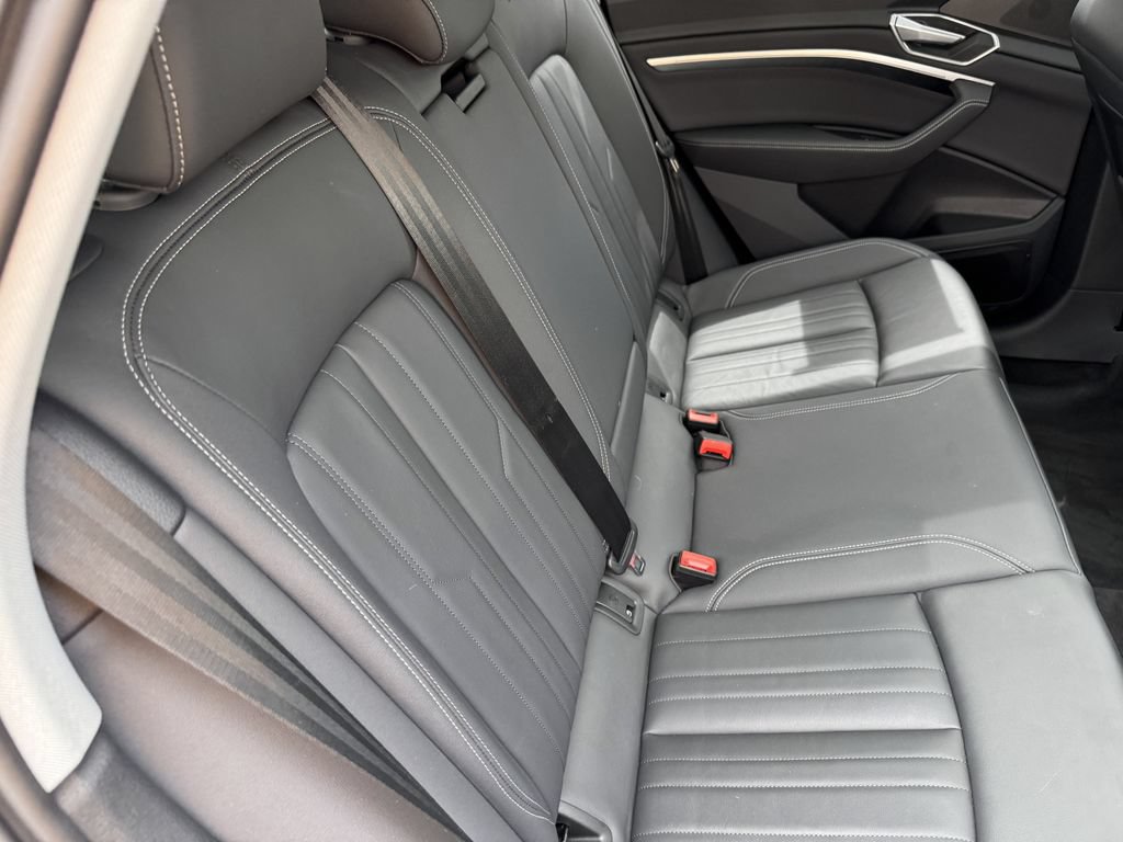 Used 2022 Audi e-tron Premium w/ Convenience Plus Package AWD/4WD image 27