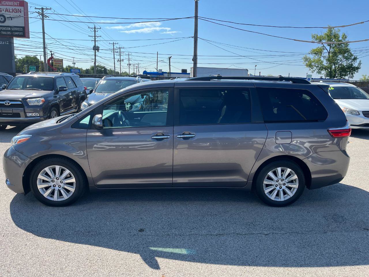 Used 2015 Toyota Sienna Limited FWD image 2