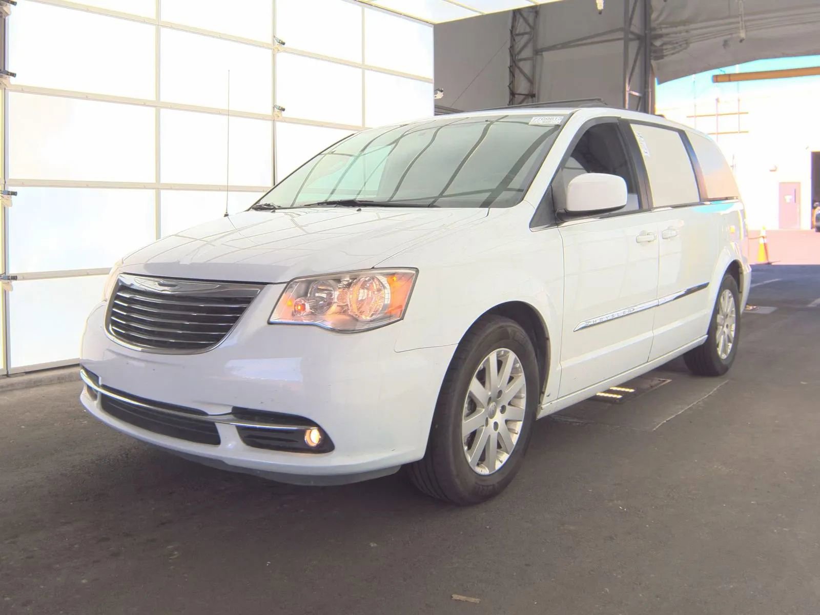 Used 2016 Chrysler Town & Country Touring FWD image 1