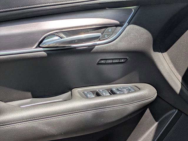 Used 2023 Cadillac XT6 Luxury FWD image 2