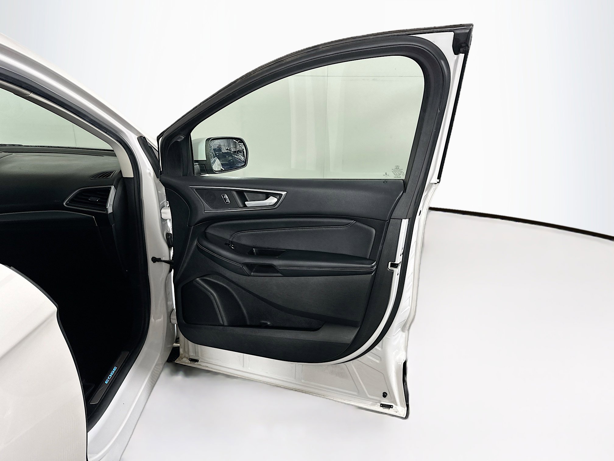 Used 2017 Ford Edge Titanium w/ Equipment Group 301A FWD image 34