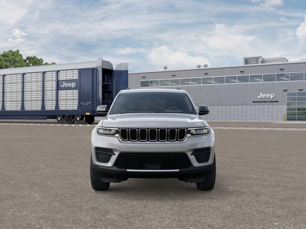 New 2025 Jeep Grand Cherokee Laredo w/ MOPAR Finishing Package image 6