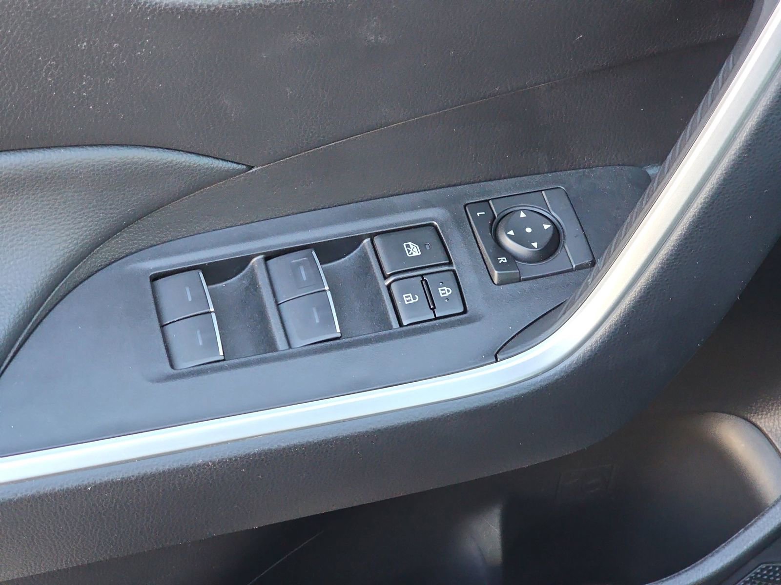 Used 2024 Toyota RAV4 XLE image 33