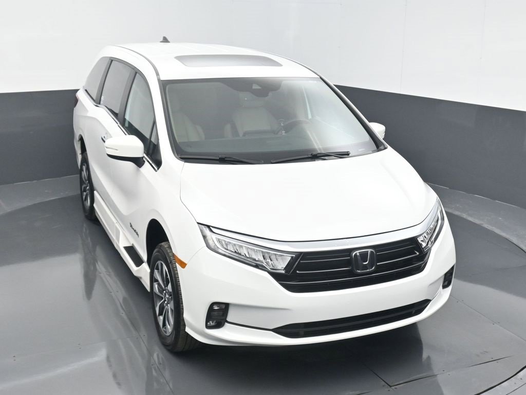Used 2024 Honda Odyssey EX-L image 3