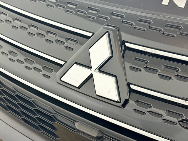 Used 2023 Mitsubishi Outlander ES AWD/4WD image 29