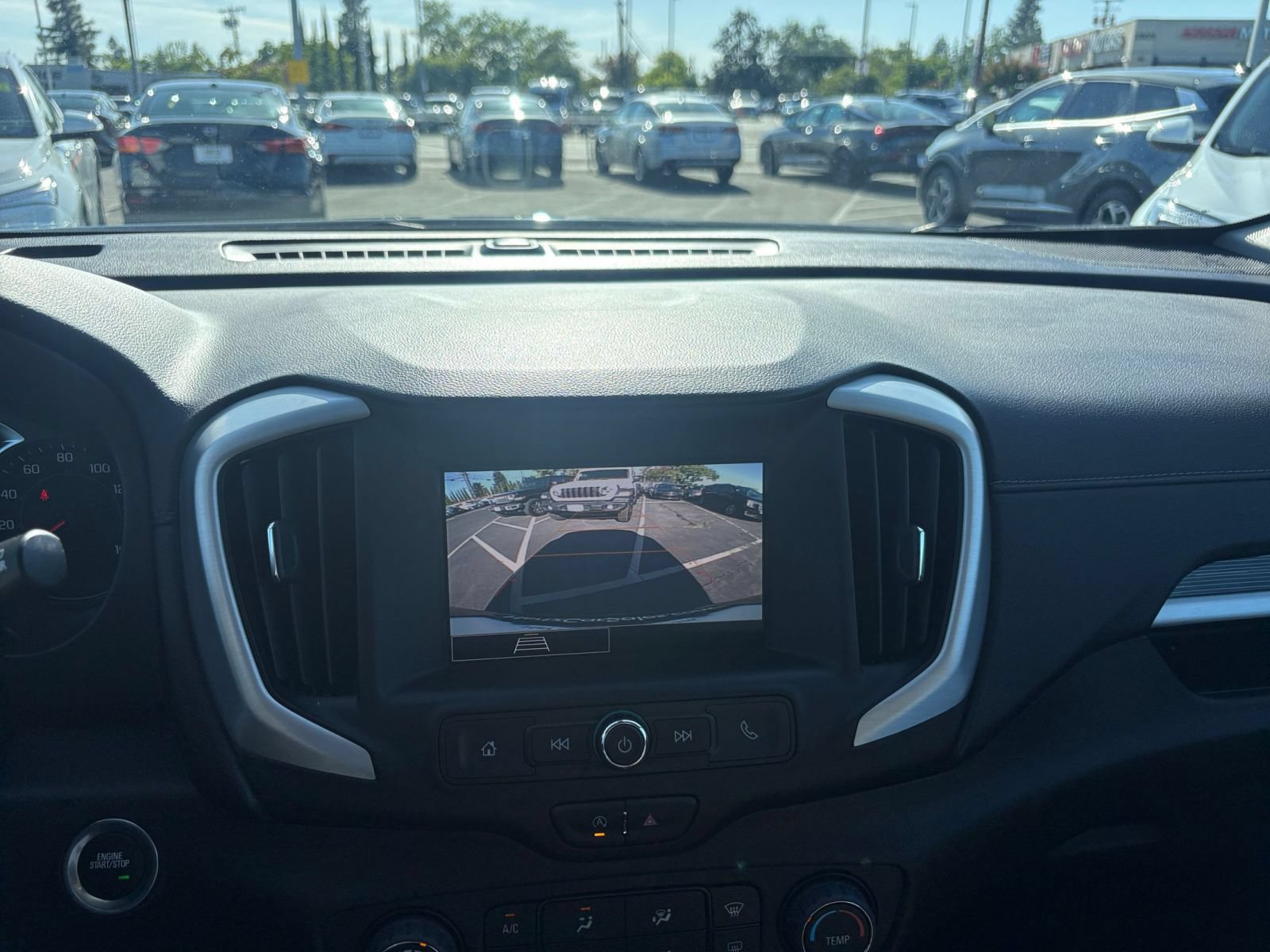 Used 2024 GMC Terrain SLE FWD image 24