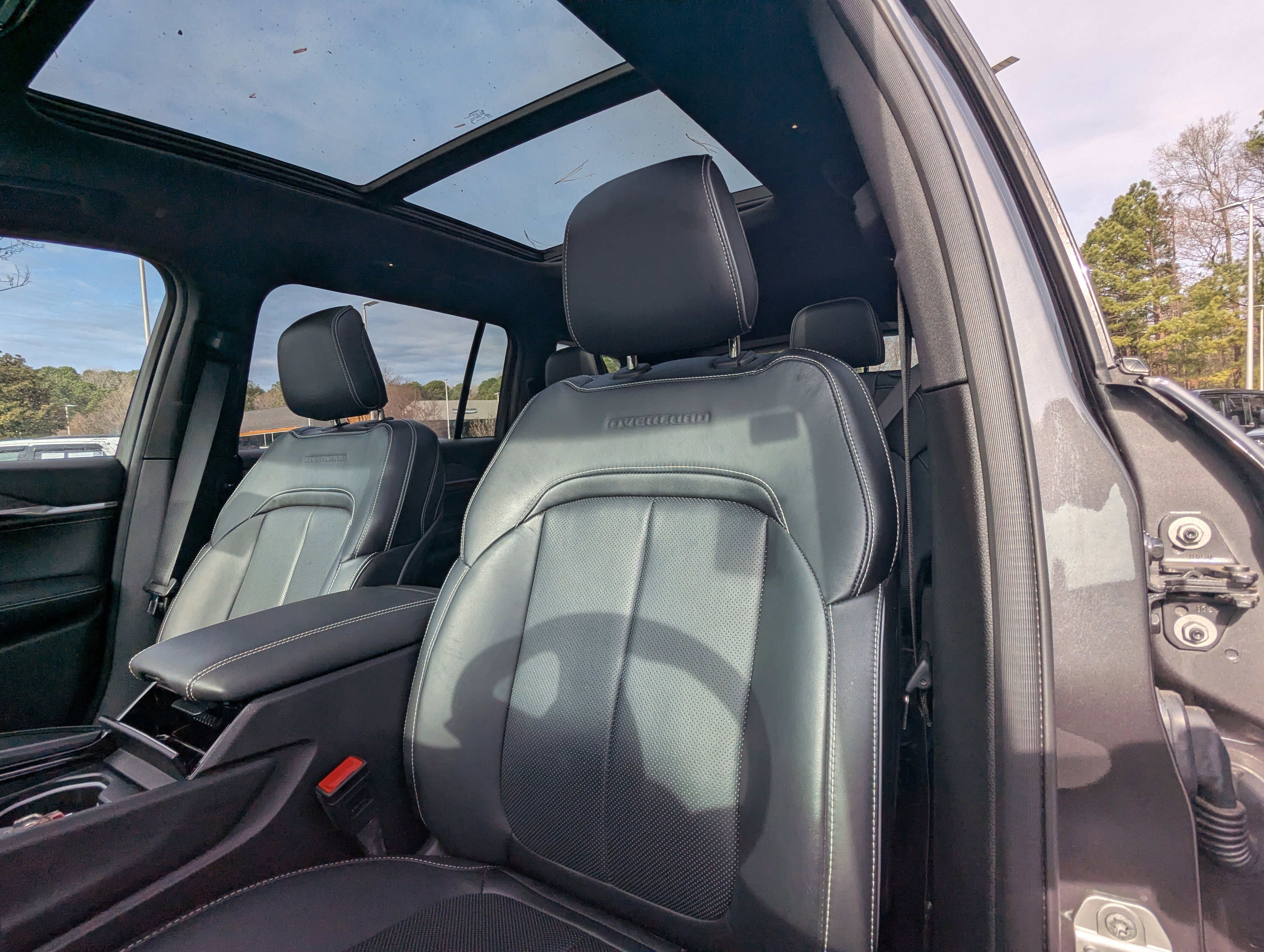 Certified 2024 Jeep Grand Cherokee L Overland w/ Trailer Tow Package image 9