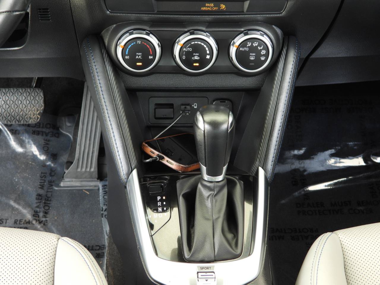 Used 2020 Toyota Yaris XLE FWD image 40