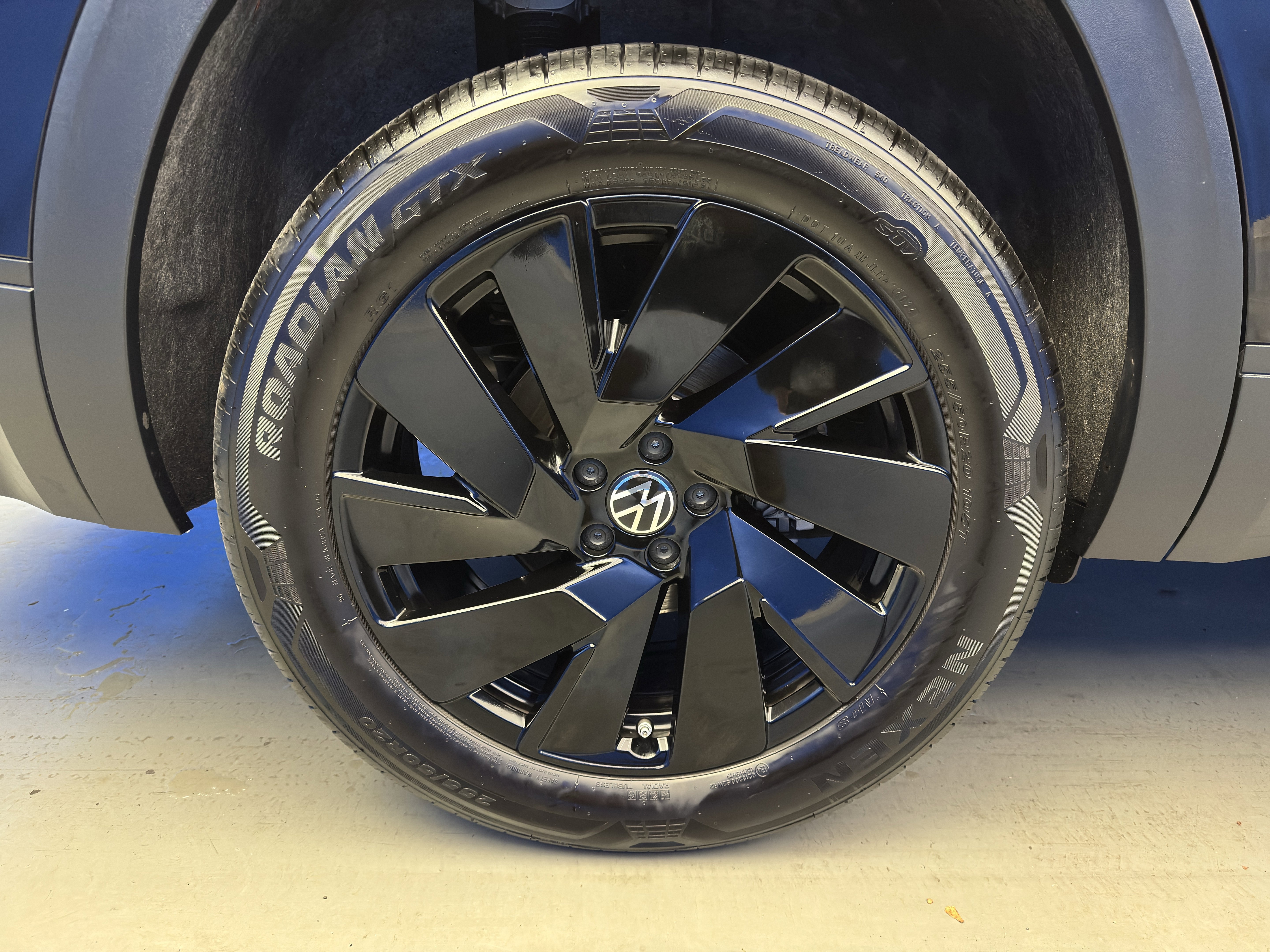 Certified 2025 Volkswagen Atlas SE w/ Black Wheel Package image 9