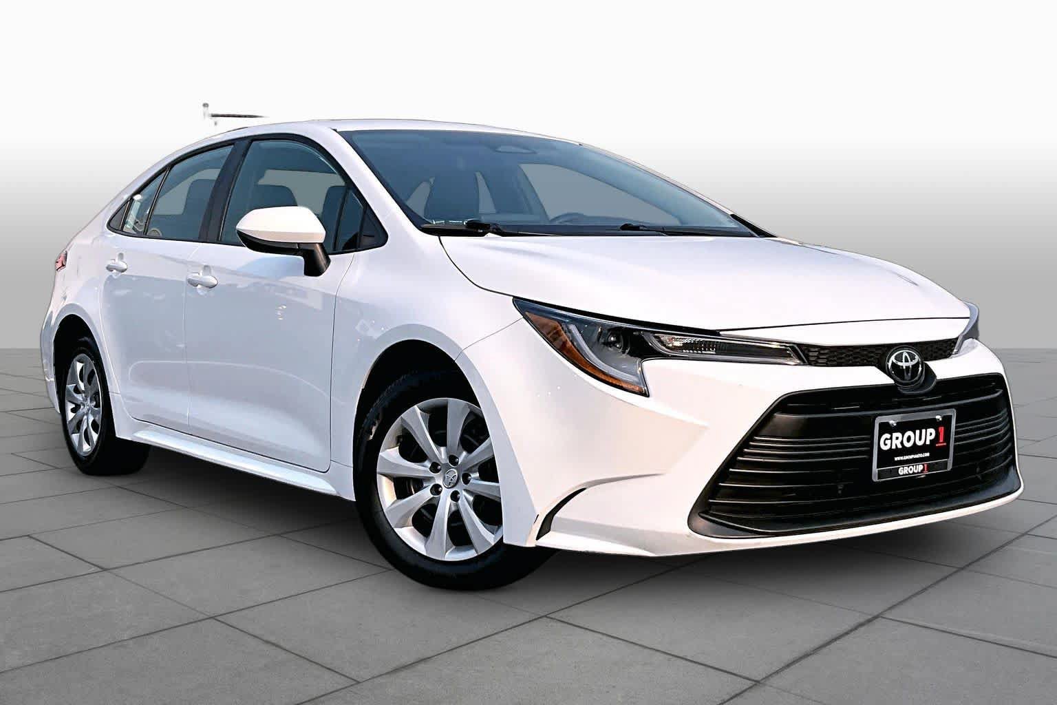 Used 2025 Toyota Corolla LE FWD image 3