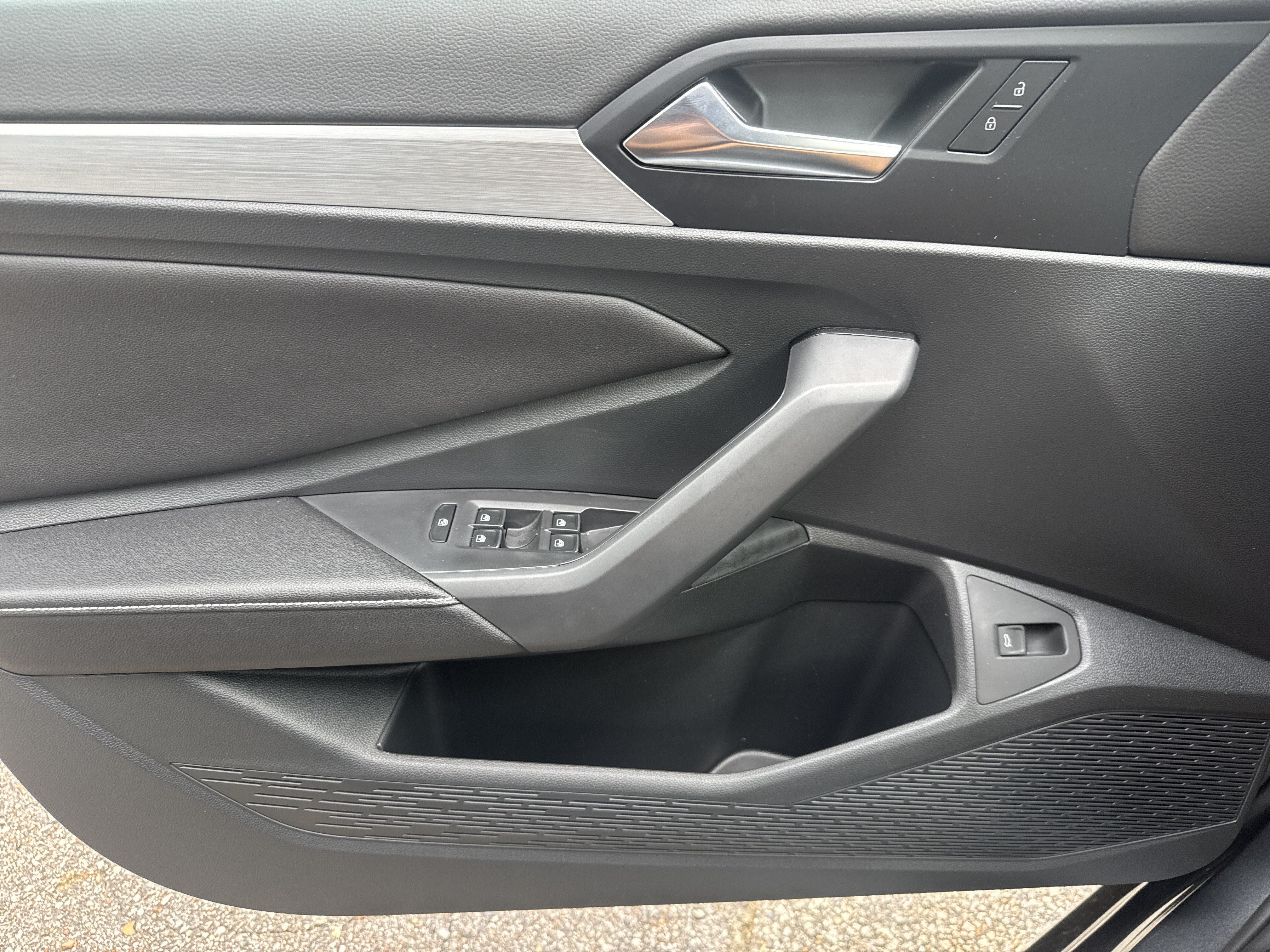 Certified 2025 Volkswagen Jetta Sport FWD image 9