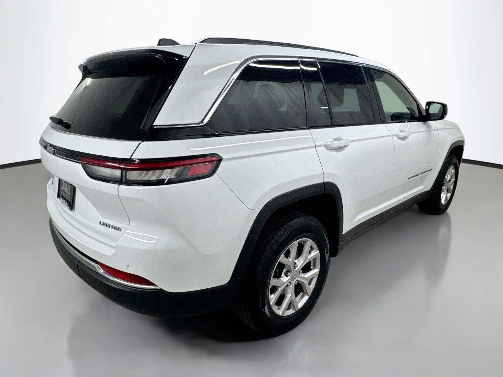 Used 2022 Jeep Grand Cherokee Limited AWD/4WD image 12