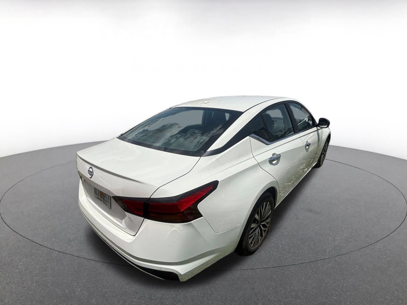Used 2025 Nissan Altima 2.5 SV FWD image 11
